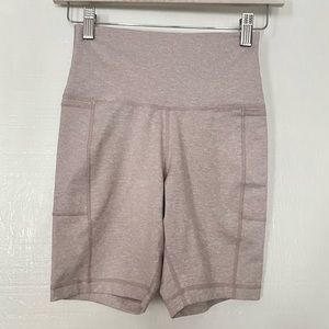 Vuori Dust Light Pink Cream "Rhythm" Bike Short Pockets High Rise XS